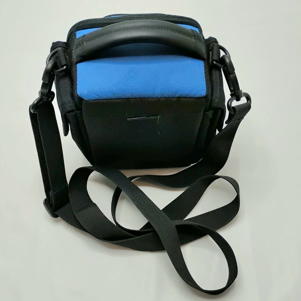 Lowepro Clips 100 Camera Travel Bag Arctic Blue w/ Strap – Compact DSLR/SLR Case - Picture 4 of 8